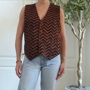 Women's Size Large Zig Zag Print Vest